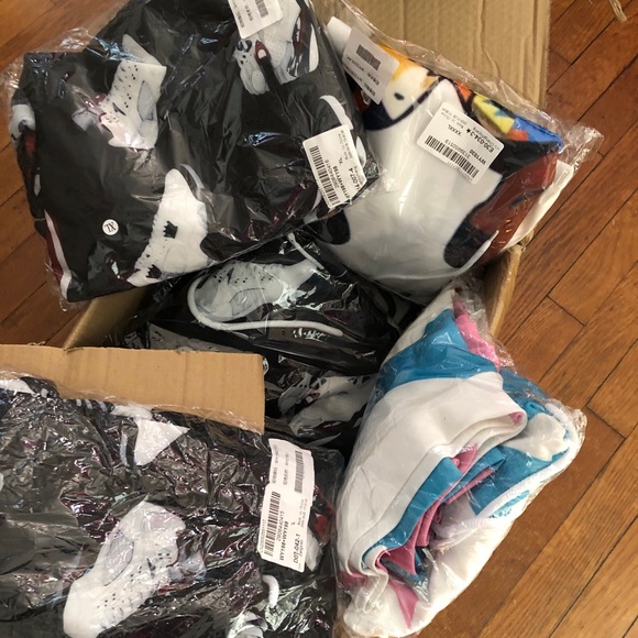 Sleek shoe print design hoody - Picture 4 of 4